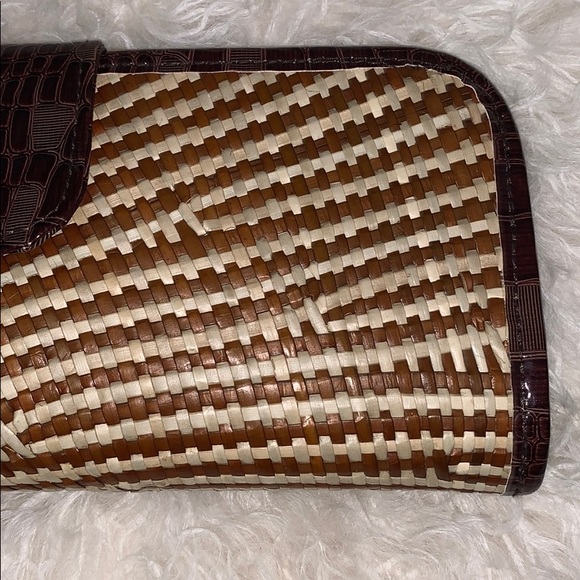 Stunning Woven Straw Clutch - Picture 4 of 13